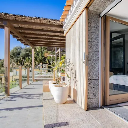 Villa Belocations - And On The Rocks