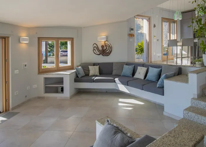 Belocations - And On The Rocks Villa *