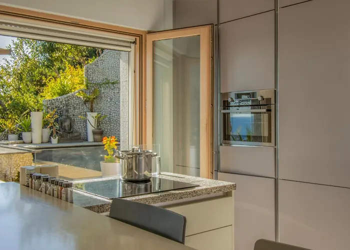 Villa Belocations - And On The Rocks *